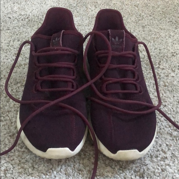 plum colored tennis shoes